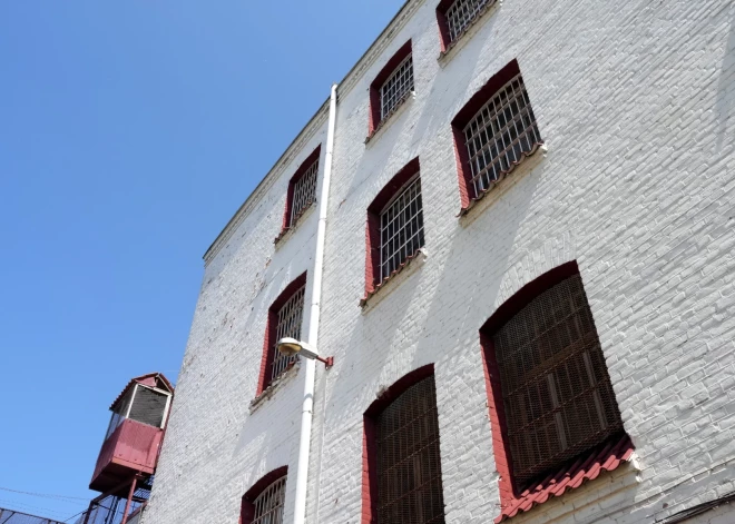 Prokuratūra prasa piespriest divu gadu cietumsodu viltus nodokļu inspektoram; apsūdzētais no Vācijas atbrauca uz Latviju, lai iesaistītos nelegālās darbībās