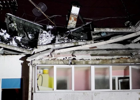 Torņakalnā gāzes sprādziena dēļ daļēji sagruvis daudzstāvu ēkas jumts.