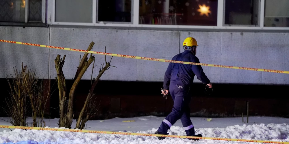 Torņakalnā gāzes sprādziena dēļ daļēji sagruvis daudzstāvu ēkas jumts.