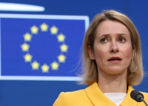 "ES ir vairākkārt norādījusi, ka Maduro kungam trūkst leģitimitātes, un ir aizstāvējusi miermīlīgu pāreju" Venecuēlā, pēc sarunas ar savu ASV valsts sekretāru Marko Rubio platformā "X" rakstīja bloka augstākā ārlietu pārstāve Kaja Kallasa.