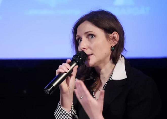 Pieaugušais dēls sit savu mammu. Arī varmākas zvana uz krīzes tālruni, saka “Skalbes" psiholoģe