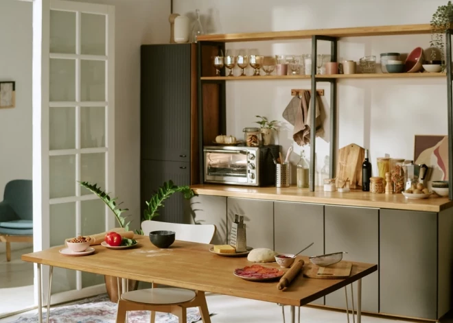 Atvērtie plaukti mūsdienu virtuvēs - vecmodīgi vai joprojām aktuāli?
