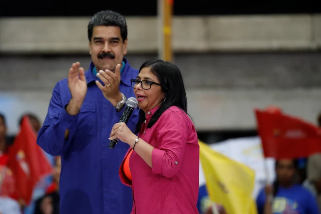 Donalds Tramps norādīja, ka ASV varētu sadarboties ar Maduro režīma viceprezidenti Delsiju Rodrigesu, jo "viņa būtībā esot gatava darīt to, ko ASV uzskata par nepieciešamu, lai Venecuēlu atkal padarītu diženu".