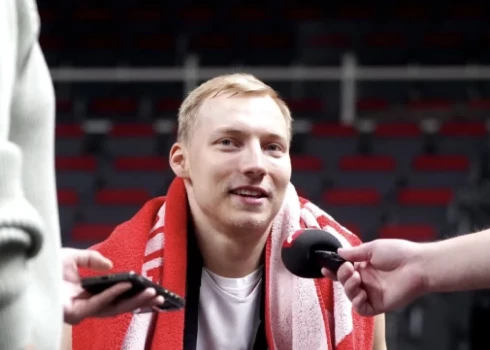 Latvijas basketbolists Toms Skuja, aizvadot pirmo spēli pēc pusotra mēneša pauzes, sestdien guva sešus punktus Vācijas bundeslīgas spēlē.