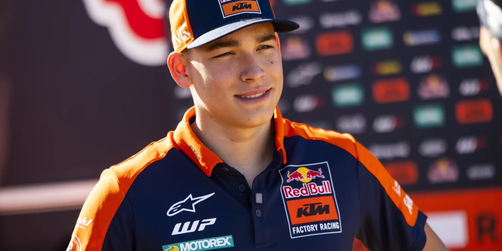 20 gadus vecais KTM braucējs Edgars Kanets par trim sekundēm pārspēja savu komandas biedru, pērnā gada čempionu Danielu Sandersu no Austrālijas. 