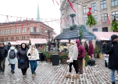 В Риге закрывается рождественская ярмарка на Домской площади