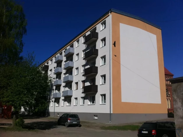 Tagad ēka Jelgavā, Raiņa ielā 9, ir atjaunota un siltināta un nekas neliecina par tur notikušu 57 gadus senu traģēdiju.