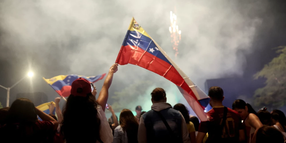 ASV militārajā operācijā Venecuēlā sestdienas rītā tika nogalināti vismaz 40 cilvēku. 