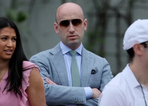 Baltā nama aparāta vadītāja vietnieks politikas jautājumos Stīvens Millers ar sievu Ketiju