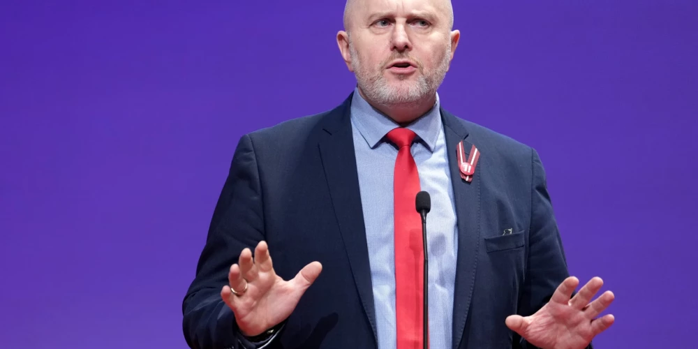 По мнению Зивтиньша, Латвия тонет в контроле, а экономика задыхается.