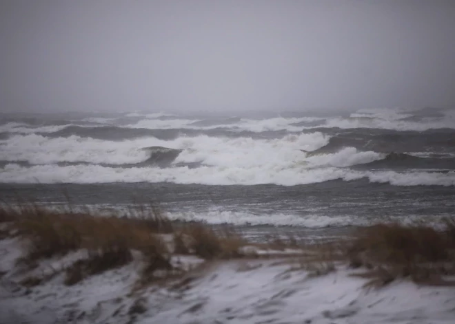 В Балтийском море недалеко от Лиепаи поврежден кабель: подозреваемое судно установлено