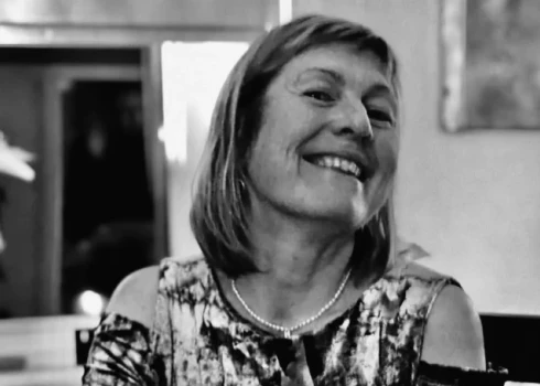 Nora Ikstena (1969-2026) (foto no ģimenes arhīva)