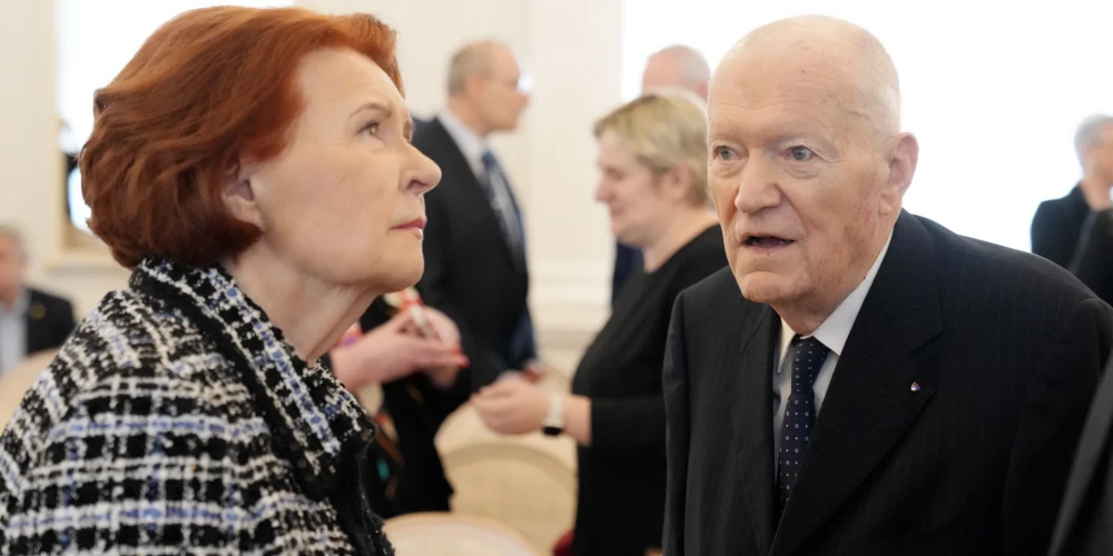 Balvas laureāte, Valsts eksprezidente Vaira Vīķe-Freiberga un eksprezidentes kungs Imants Freibergs piedalās Latvijas Transatlantiskās organizācijas balvas par ieguldījumu Latvijas dalībai NATO svinīgajā pasniegšanas ceremonijā Rīgas pilī 2024. gada 27. martā