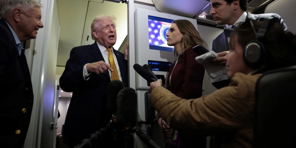 "Es neticu, ka šis uzbrukums notika," sacīja Tramps žurnālistiem prezidenta lidmašīnā, atgriežoties no Floridas.