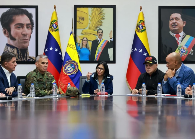 Venecuēlas pagaidu prezidente vēlas atbrīvot Maduro