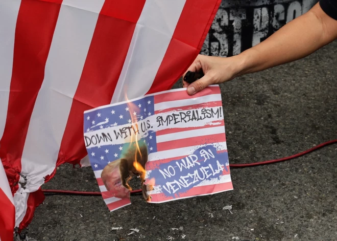 Eiropas Savienība aicina uz savaldību Venecuēlas krīzes risināšanā