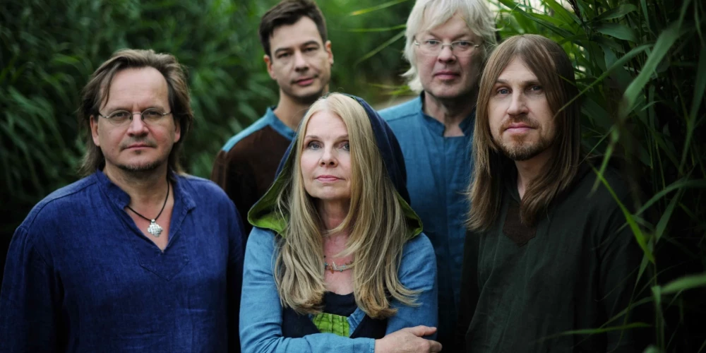 Par mūža ieguldījumu Latvijas mūzikas attīstībā “Zelta Mikrofonu” saņems grupa “Iļģi”.