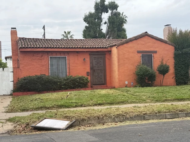 Rurks noslēdza īres līgumu 2025. gada martā par 5200 ASV dolāriem mēnesī, taču vēlāk īres maksa tika paaugstināta līdz 7000 dolāriem mēnesī.