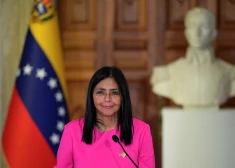 Maduro "tīģeriene" ar dārgu gaumi. Kas ir Delsija Rodrigesa, kas šobrīd vada Venecuēlu?
