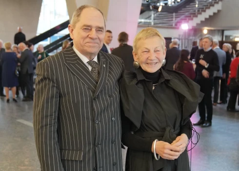 Māris un Zaiga Gaiļi savā Kaltenes brīvdienu mājā "Lieldienu sala" saimniekoja 18 gadus un nu to ir pārdevuši par trīs miljoniem eiro.