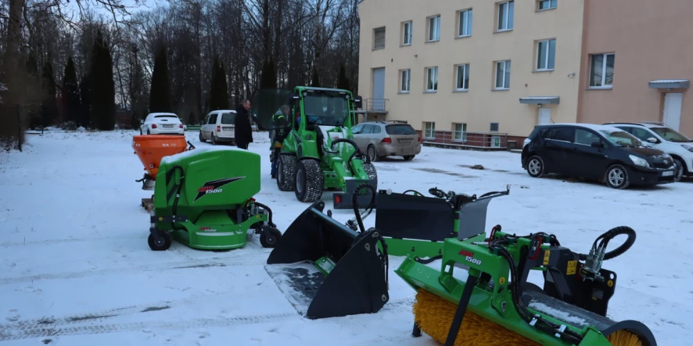 Limbažu apvienības pārvalde iegādājusies jaunu tehniku. 