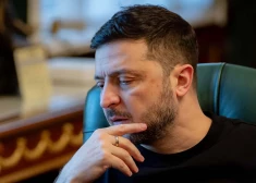 Gatavojoties miera sarunām, Zelenskis veic "tīrīšanu" specdienestos un administrācijā