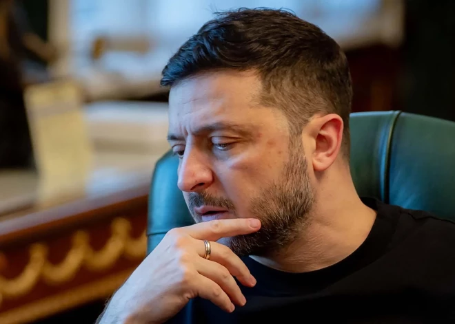 Gatavojoties miera sarunām, Zelenskis veic "tīrīšanu" specdienestos un administrācijā