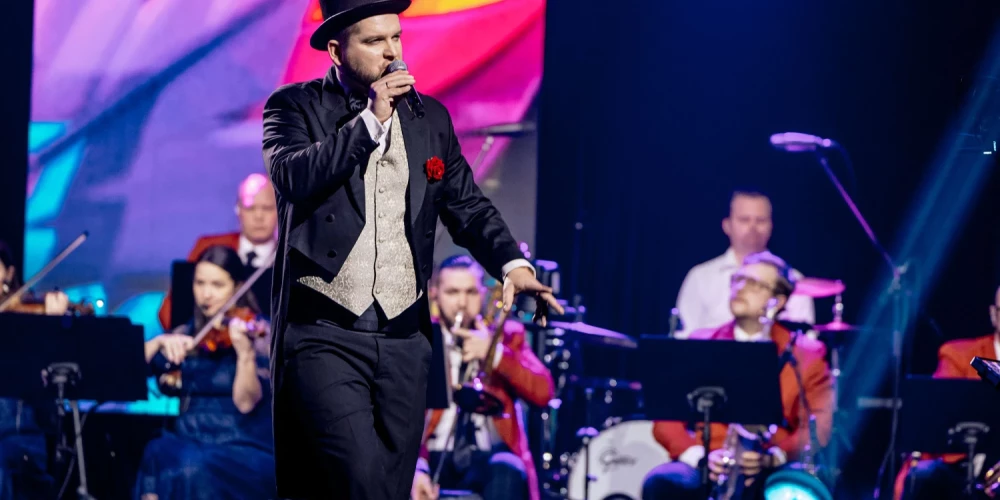 Uz vienas skatuves kāpa Latvijas populārākie dziedātāji un aktieri.