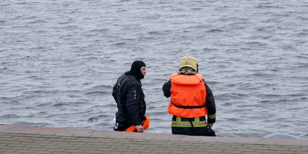 Daugavpilī glābēji no upes izcēluši bojāgājušu cilvēku. 