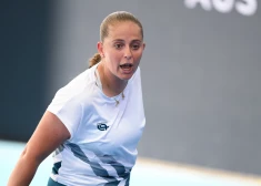 Aļona Ostapenko ar zaudējumu sākusi sezonu vienspēlēs