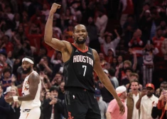 Kevins Durants priecājas par sasniegumu.