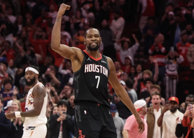 Durants iemet uzvaras metienu pret bijušo komandu; čempioniem smaga sagrāve pret necilajiem "Hornets"