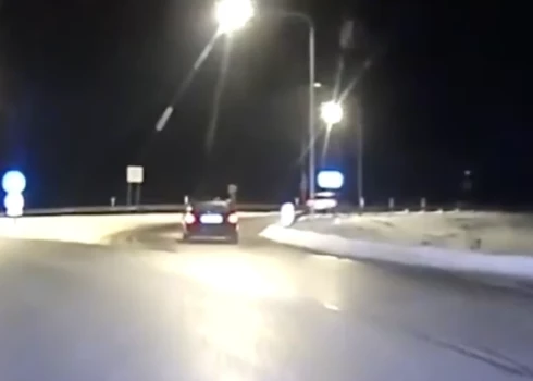 Kadrs no policijas video.