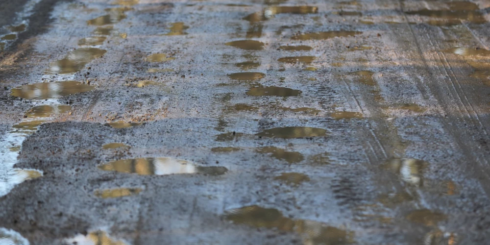По такой дороге далеко не уедешь.