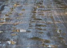 Чиновники признали, что из-за нехватки средств дороги в Латвии в этом году станут еще хуже