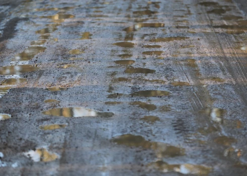 По такой дороге далеко не уедешь.