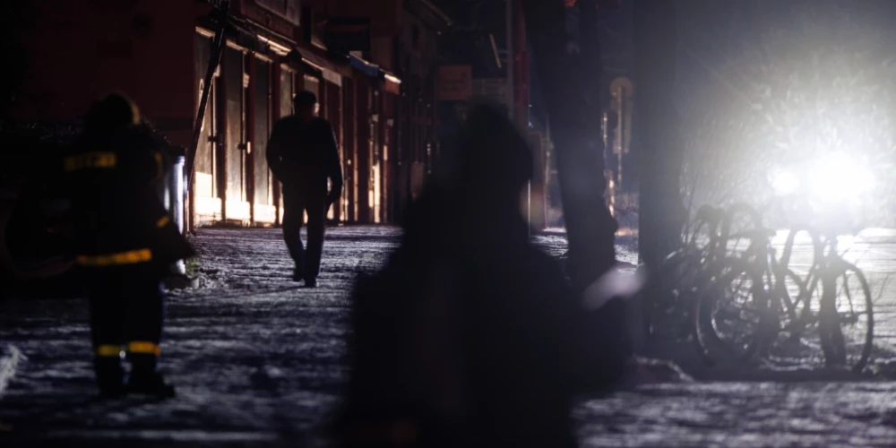 Berlīnē 25 000 mājsaimniecību joprojām bez elektrības.