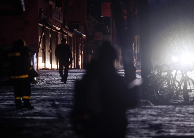 Berlīnē joprojām tūkstošiem  mājsaimniecību  bez elektrības