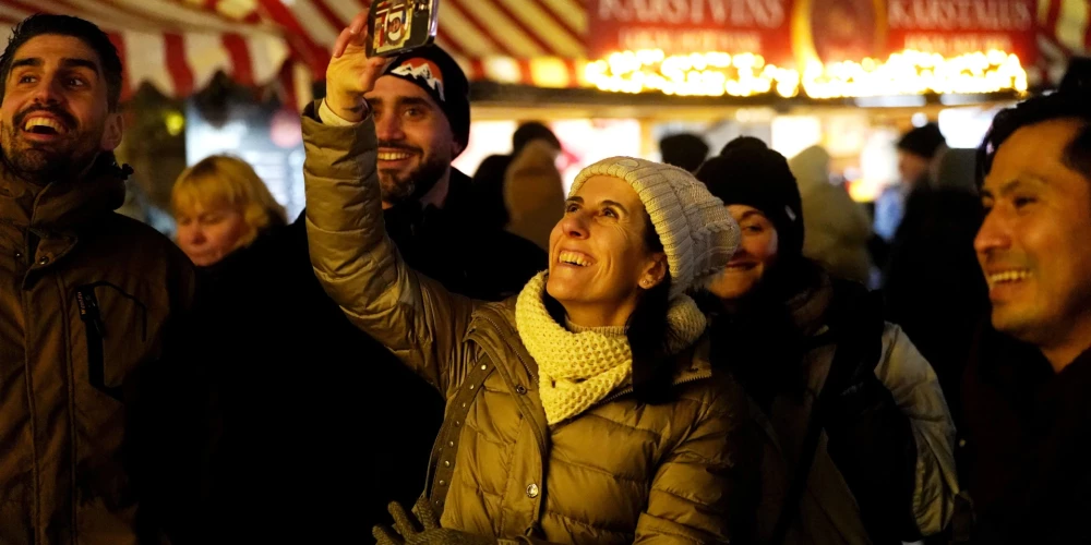 Домская площадь 38 дней жила рождественской сказкой.