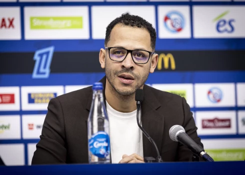 "Chelsea" trenera amatā nolīgusi mazpieredzējušu treneri.