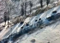 VIDEO: Ukrainas aizstāvji netālu no Pokrovskas pārsteidz okupantus ar HIMARS triecienu