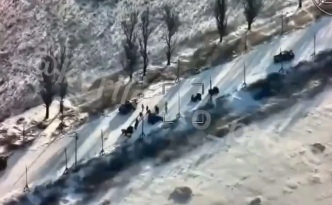 Ukrainas aizstāvji fiksē okupantu kolonnu uz dienvidiem no Pokrovskas.