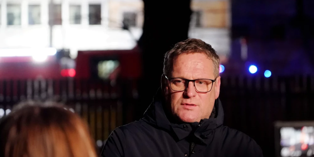 Виестурс Клейнбергс у дома по улице Баускас, 15.