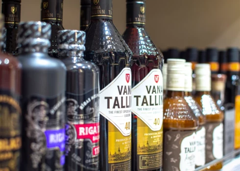 В алкогольном соревновании побеждает Эстония, ведь выпитое эстонцами запишут на счет жителей Латвии.