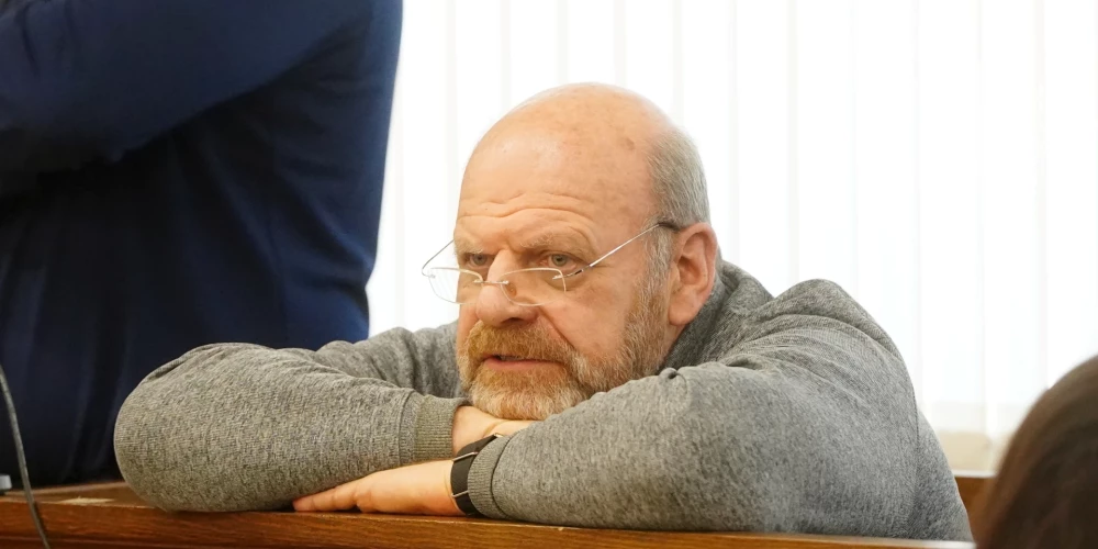 Apsūdzētais uzņēmējs Mihails Uļmans tiesas sēdē Rīgas pilsētas tiesā, kurā pasludina spriedumu maksātnespējas administratora Mārtiņa Bunkus slepkavības lietā.