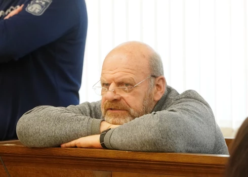 Apsūdzētais uzņēmējs Mihails Uļmans tiesas sēdē Rīgas pilsētas tiesā, kurā pasludina spriedumu maksātnespējas administratora Mārtiņa Bunkus slepkavības lietā.
