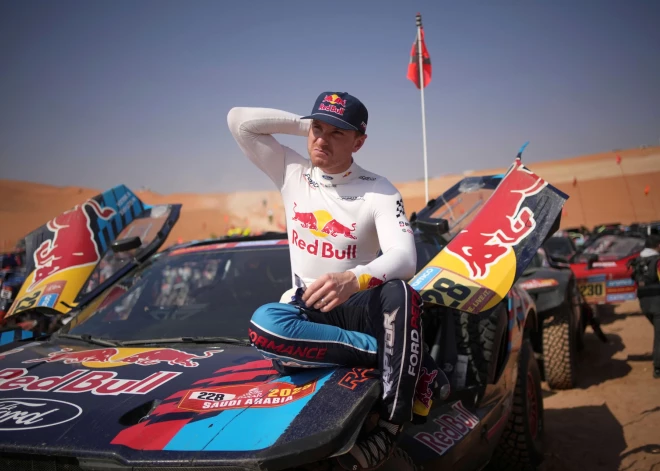 Mičels Gatrijs triumfē rallijreida "Dakara" trešajā posmā un izvirzās kopvērtējuma vadībā