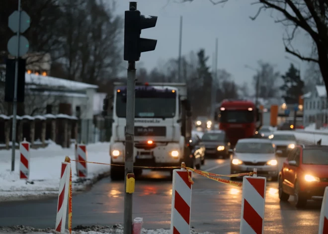 Nedarbojas luksofors Mūkusalas un Bauskas ielu krustojumā