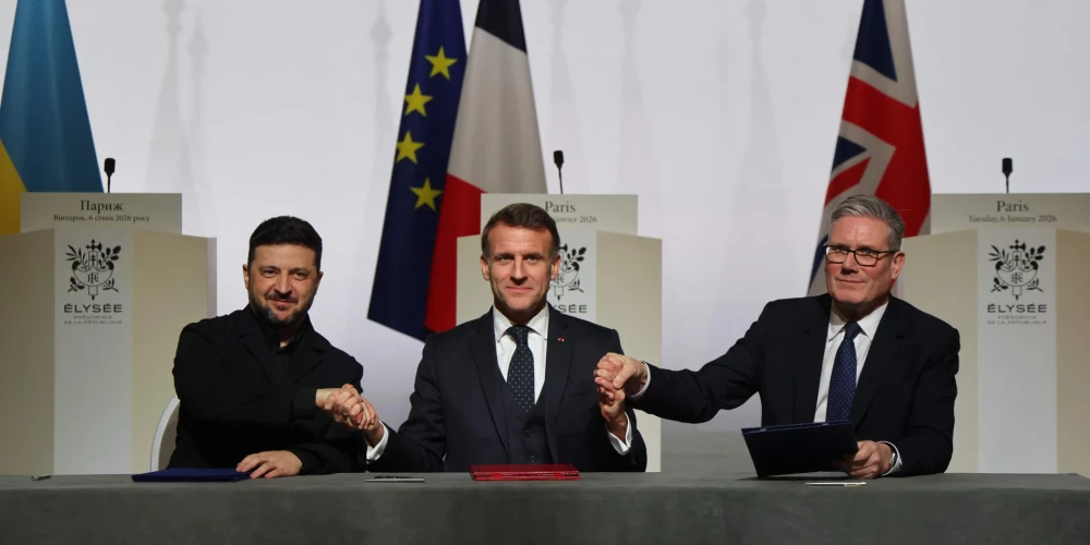 Ukrainas prezidents Volodimirs Zelenskis, Francijas prezidents Emanuels Makrons un Lielbritānijas premjerministrs Kīrs Stārmers