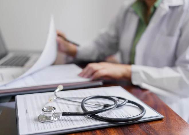 "Я не знаю, как вам ко мне записаться": жительница Тукумса два года не может попасть к врачу, который делал ей операцию